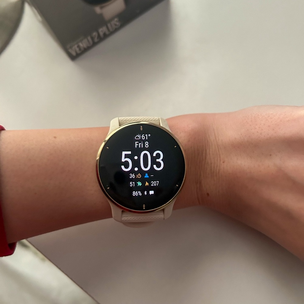 LIKE NEW Garmin Venu 2 plus smart watch 43mm cream and gold with GPS